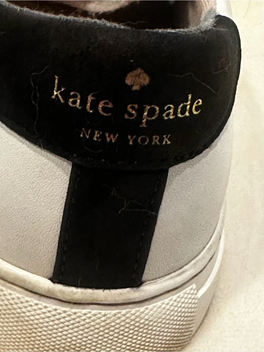 Kate Spade Fez Court Sneakers Womens 7.5B White Black Spade Logo Leather Low Top